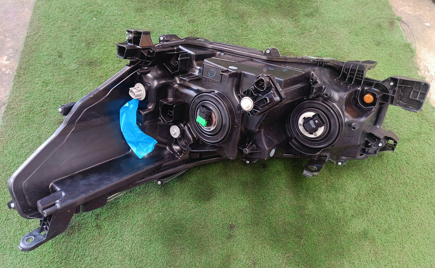 TOYOTA HILUX REVO / ROGUE HEADLAMP RH (NEW) (HL0119)