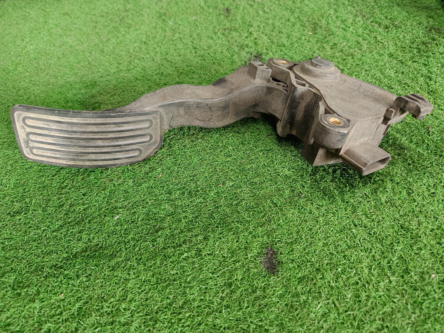 NISSAN ALMERA  PEDAL SENSOR 
(18002-1HM0A) (2)