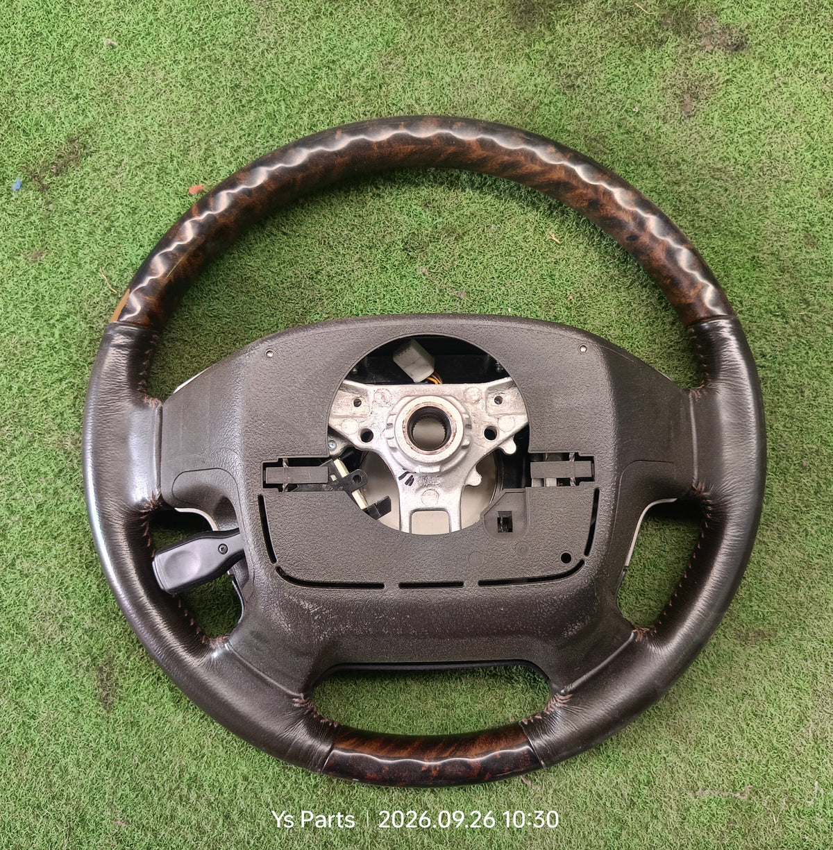 TOYOTA LAND CRUISER STEERING WHEEL (SW00128)