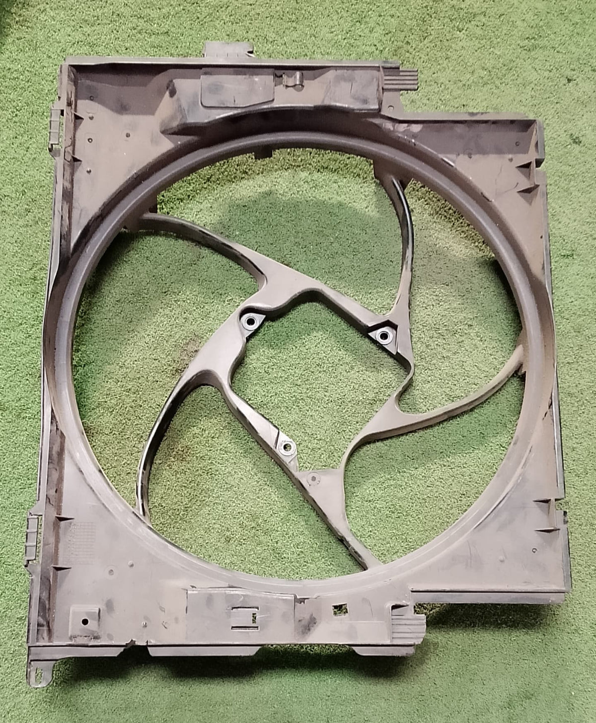 BMW F30 RADIATOR FAN HOUSING (FH0002)