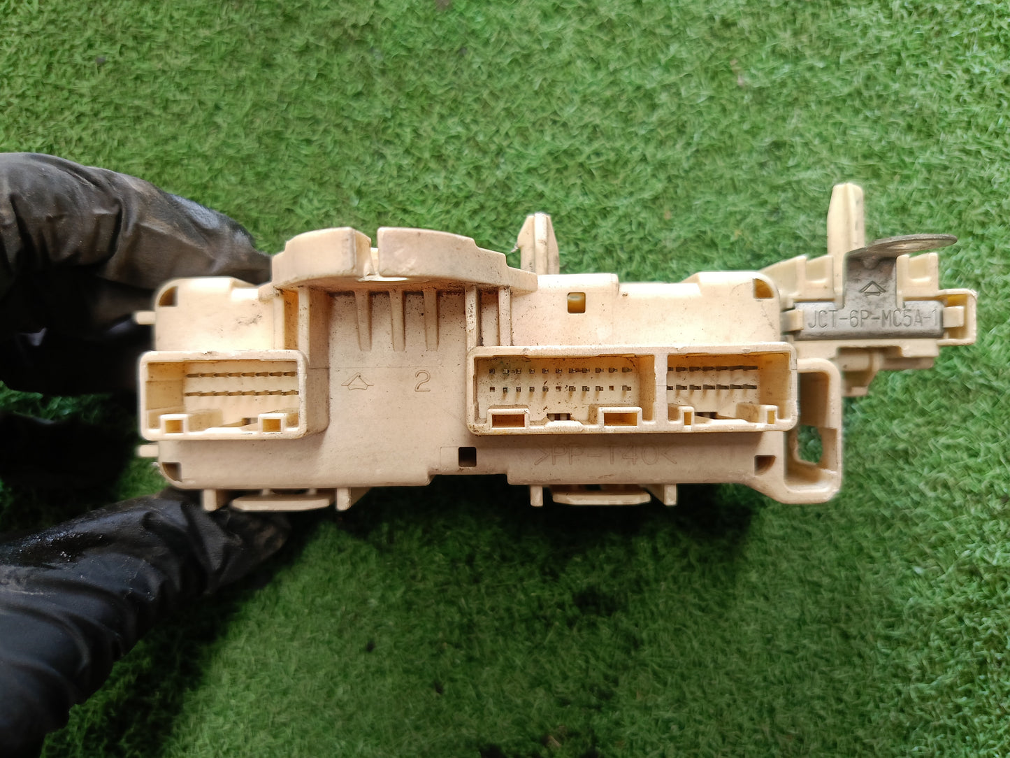 PERODUA MYVI FUSE BLOCK ASSY PASSENGER SIDE (82730-B1020)