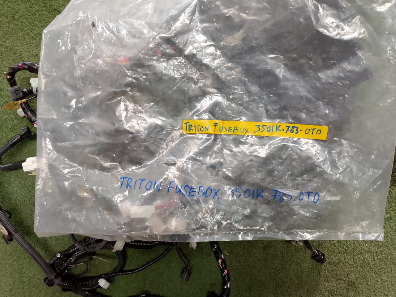MITSUBISHI TRITON FUSEBOX WIRING (3501K-783.0T0)