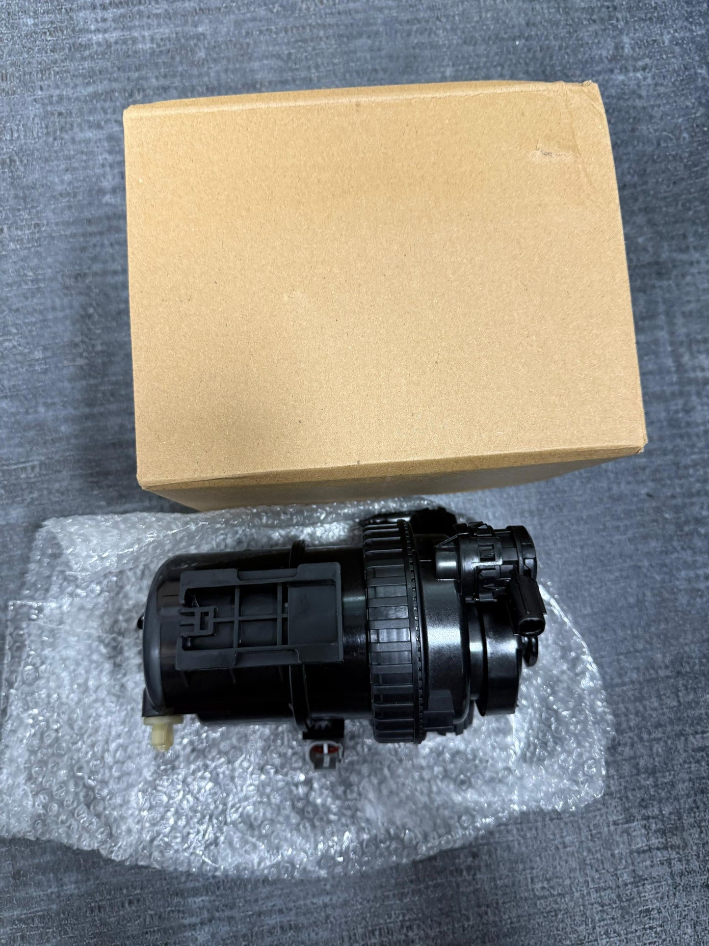 TOYOTA HILUX KUN25 FUEL FILTER HOUSING DIESEL HAND PUMP WITH FILTER (CURVED) (HP00002)