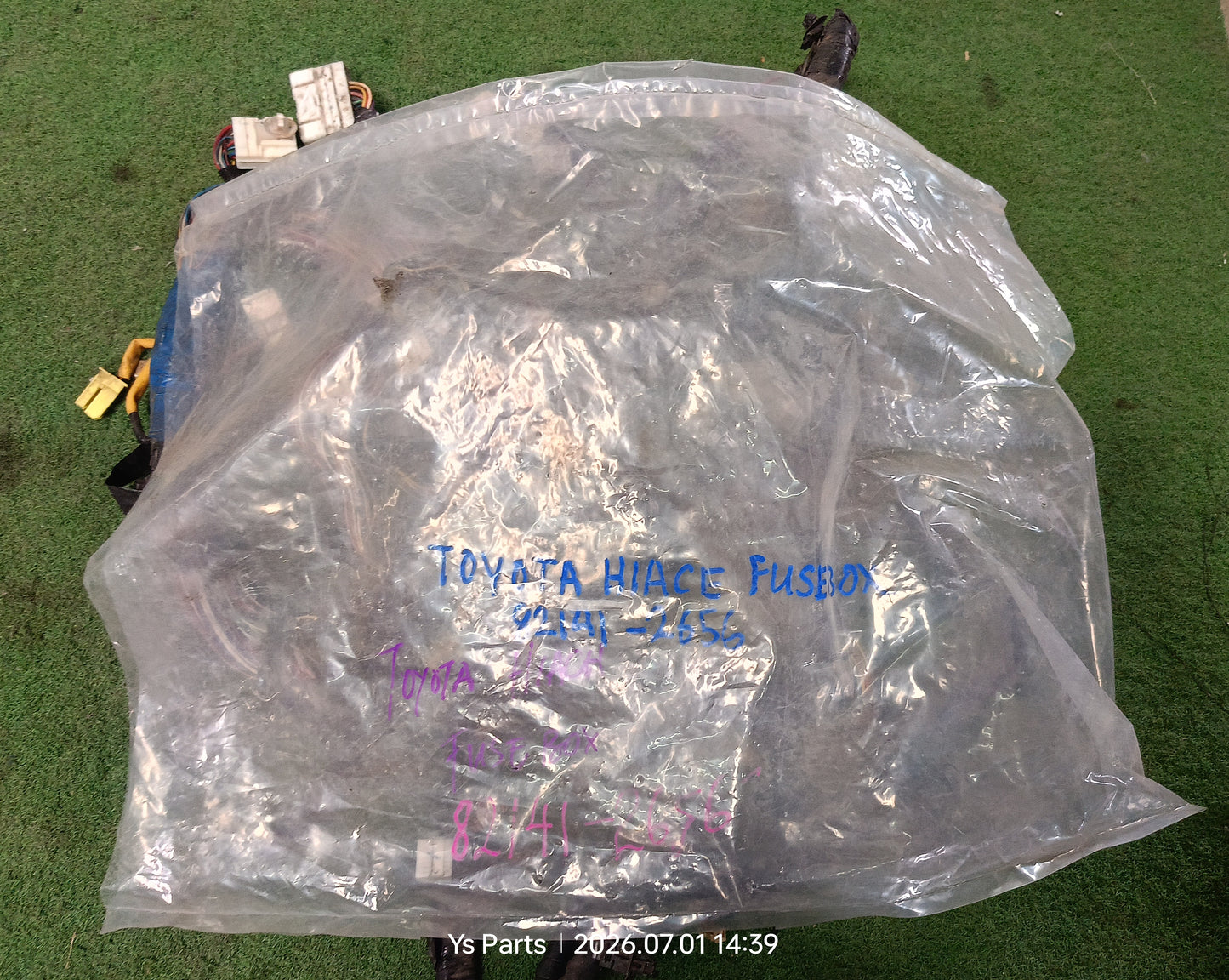 TOYOTA HIACE FUSEBOX WIRING (82141-2656)