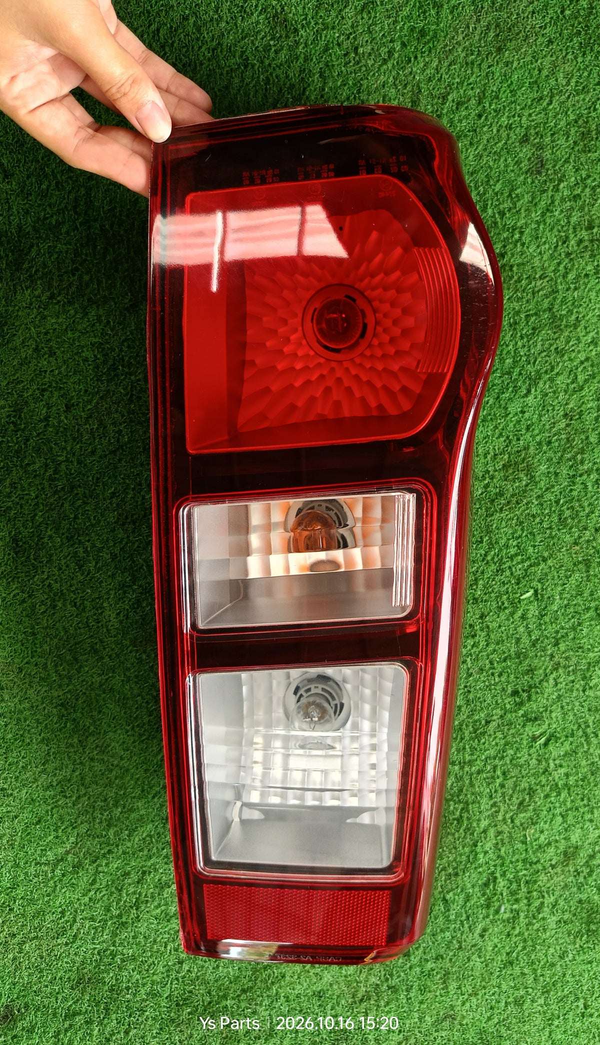 ISUZU DMAX 2013 2DOOR TAIL LAMP RH (NEW) [ISK05F-4036A-RNNX)