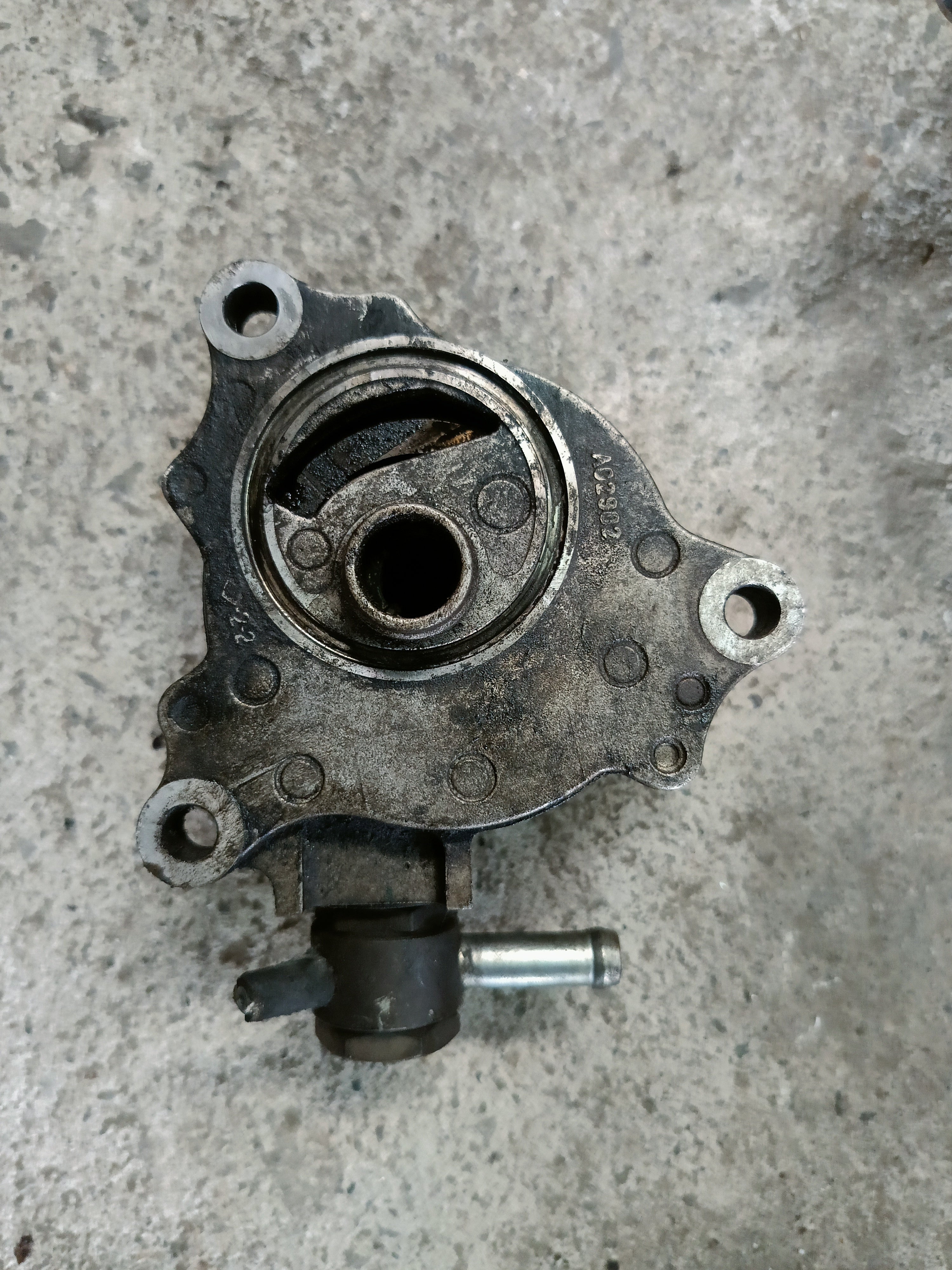 NISSAN URVAN E25 VACUUM PUMP (14650-VW203) – YS PARTS