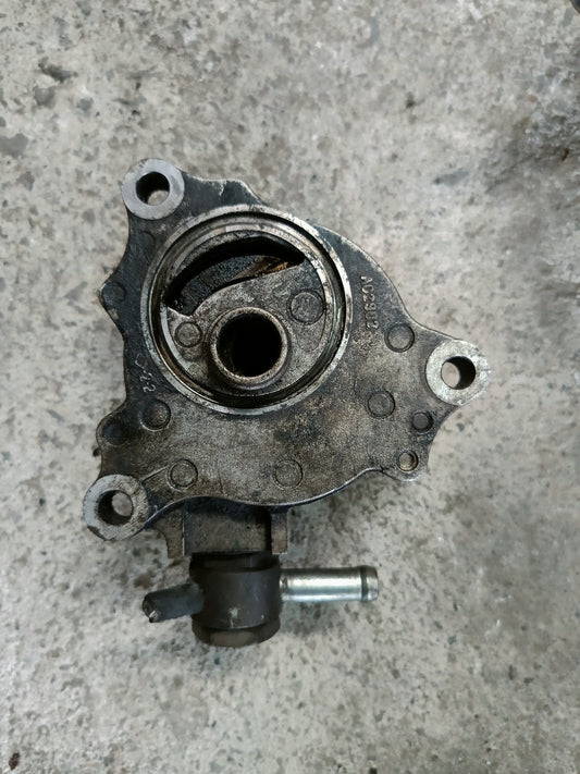 NISSAN URVAN E25 VACUUM PUMP (14650-VW203)