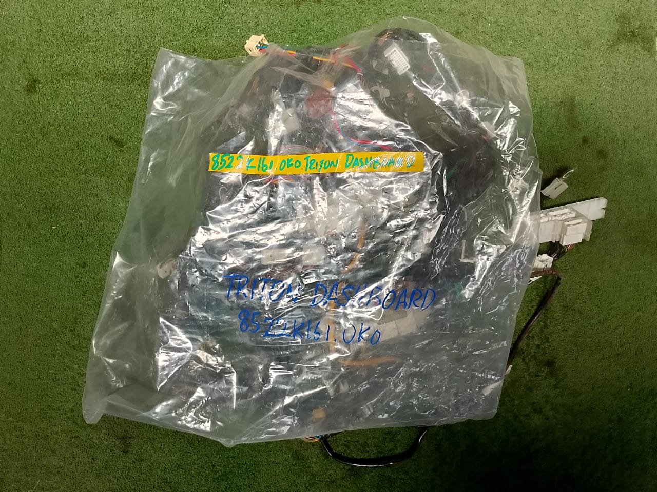 MITSUBISHI TRITON DASHBOARD WIRING (8522K161-0K0)