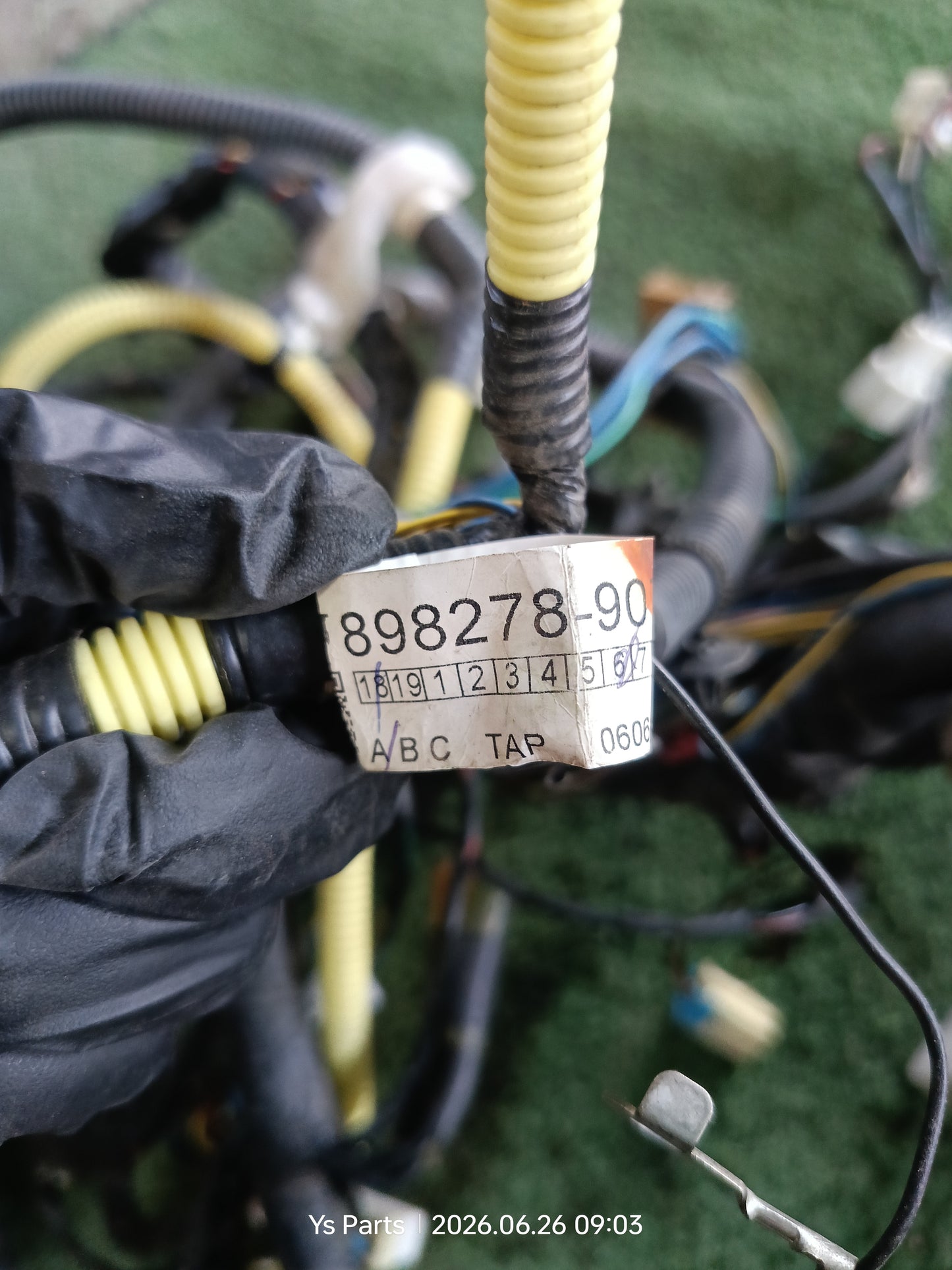 ISUZU DMAX VCROSS 2.5 MT DASHBOARD WIRING (898278-9070-0000)