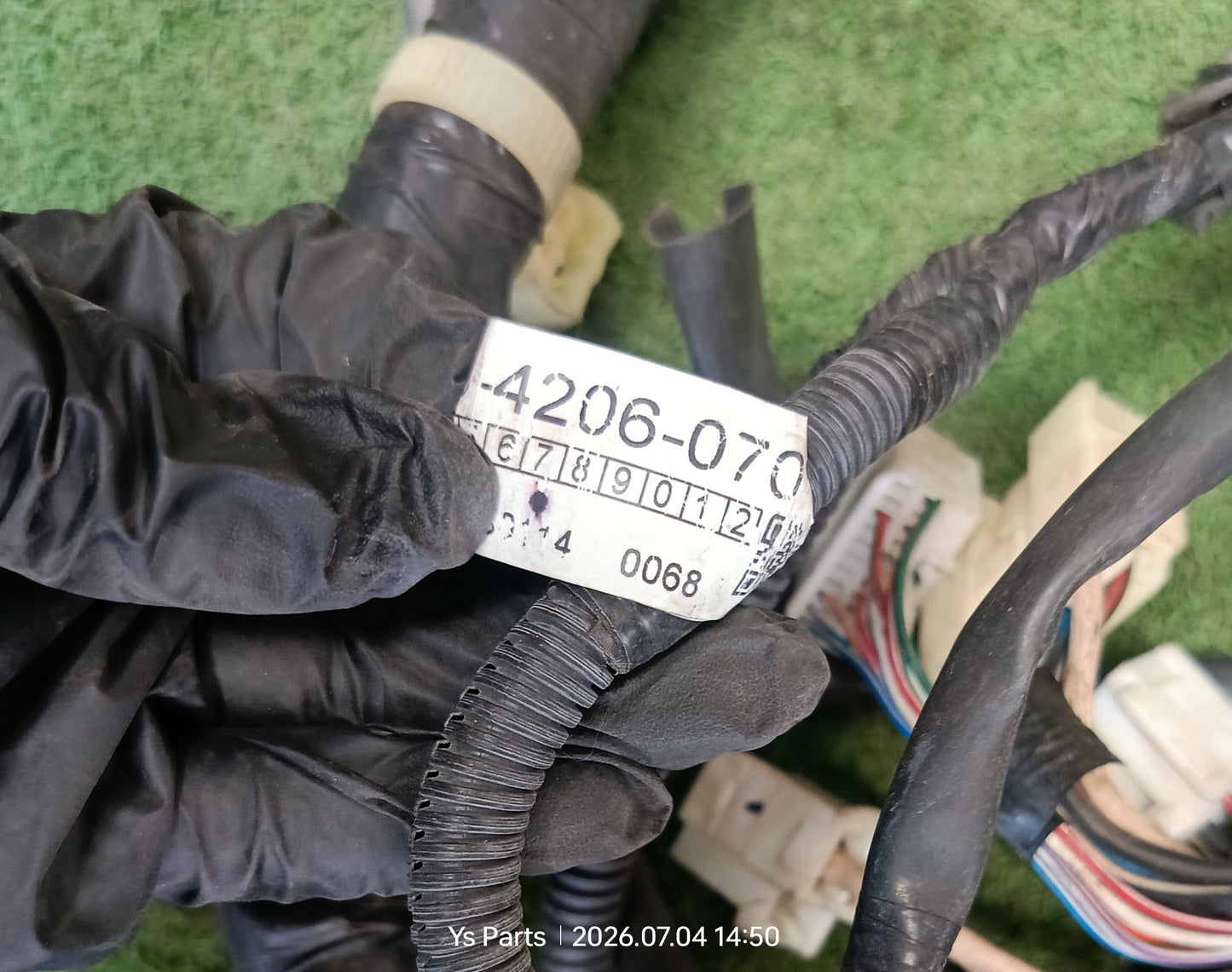 ISUZU DMAX VCROSS FUSEBOX WIRING (898188-4206-070)