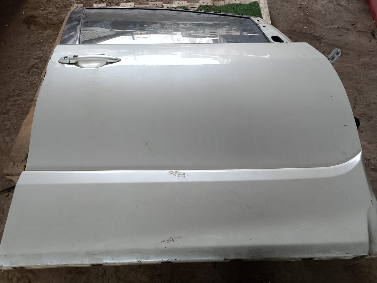 TOYOTA ESTIMA DOOR PANEL FRH COMPLETE WHITE (DP00301)