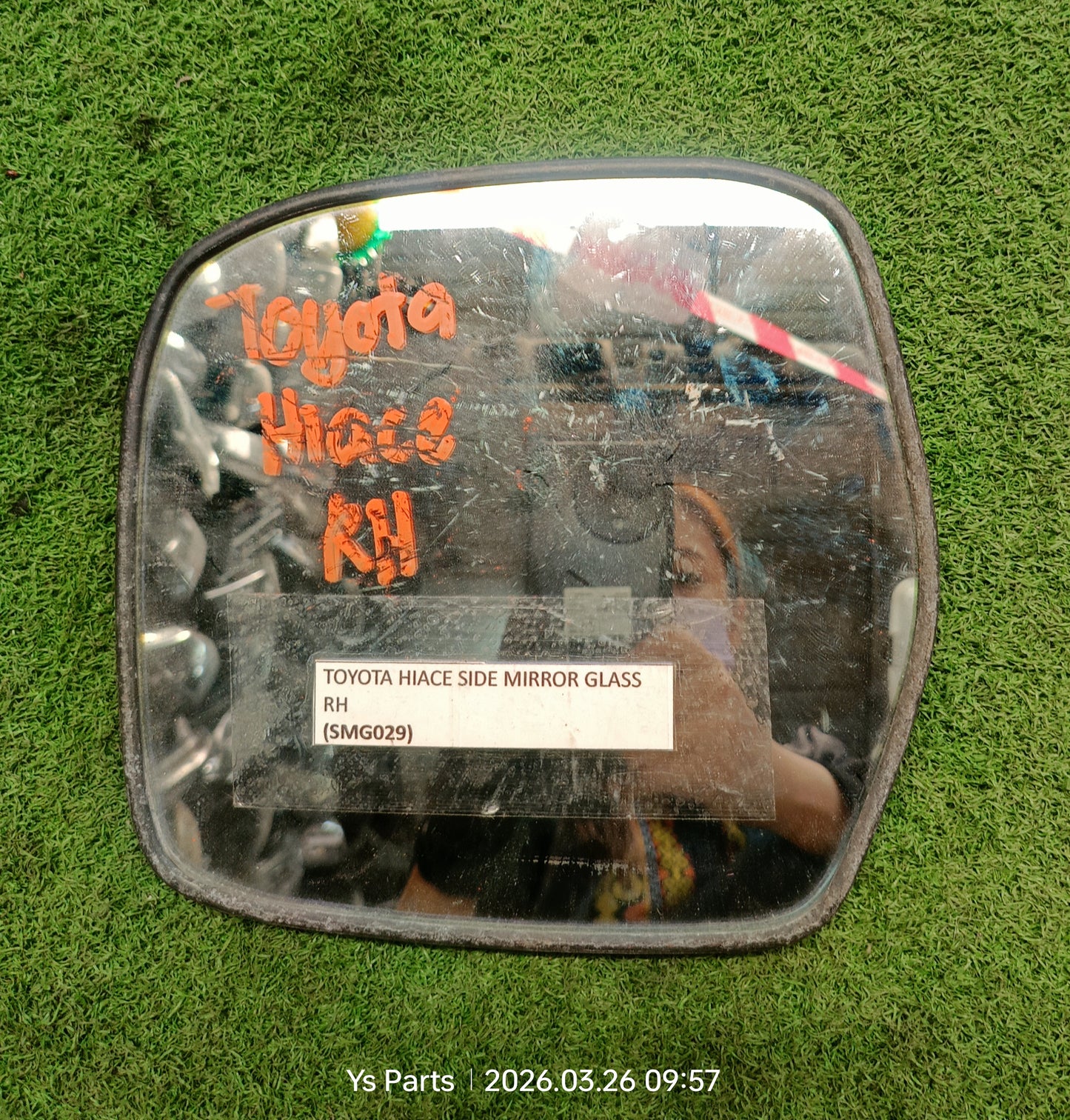 TOYOTA HIACE SIDE MIRROR GLASS RH (SMG029)