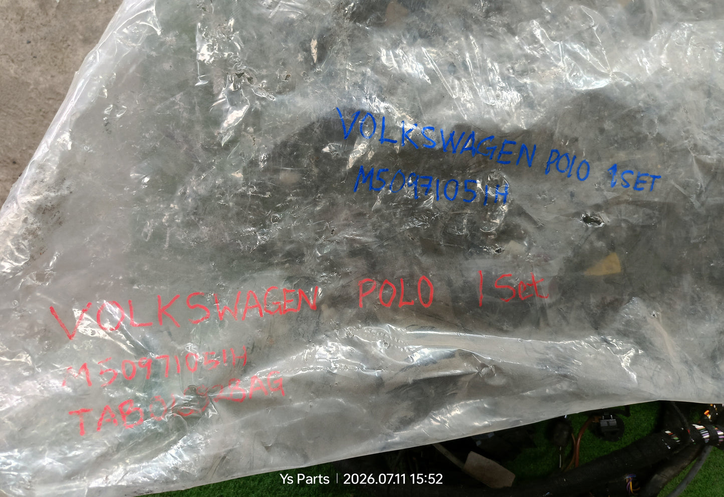 VOLKWAGEN FUSEBOX / 1 SET WIRING (M50971051H)