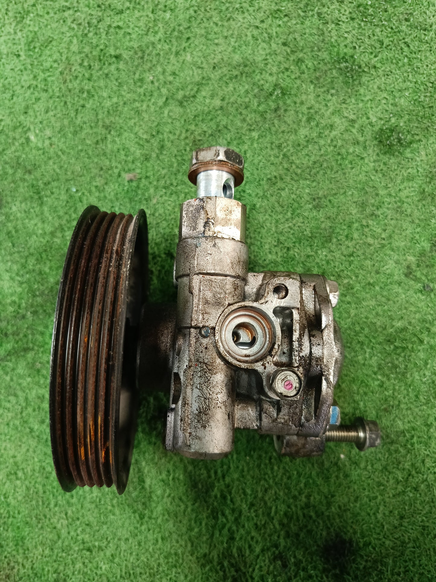 MITSUBISHI TRITON STEERING PUMP (SP0035)