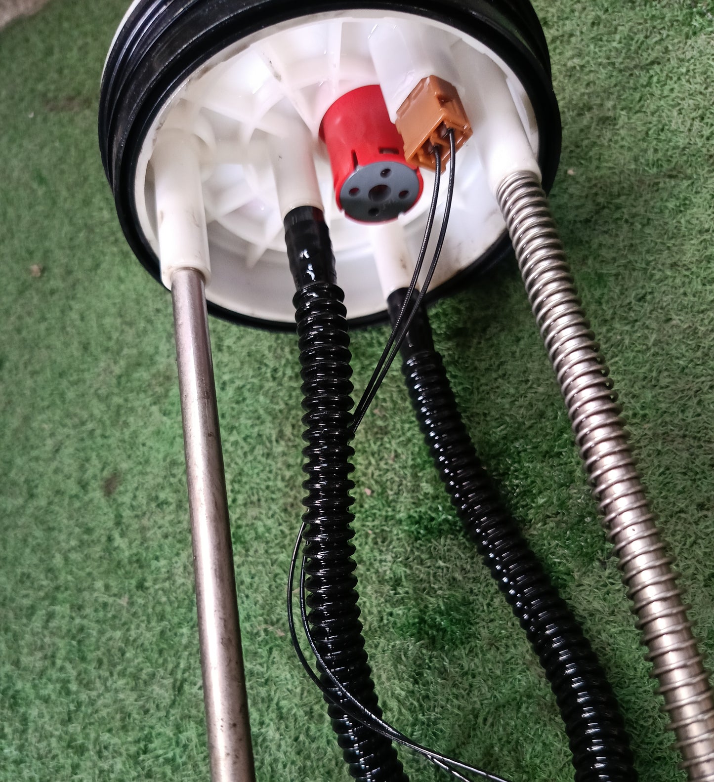 NISSAN NAVARA NP300 FUEL PUMP (250604JA0A)