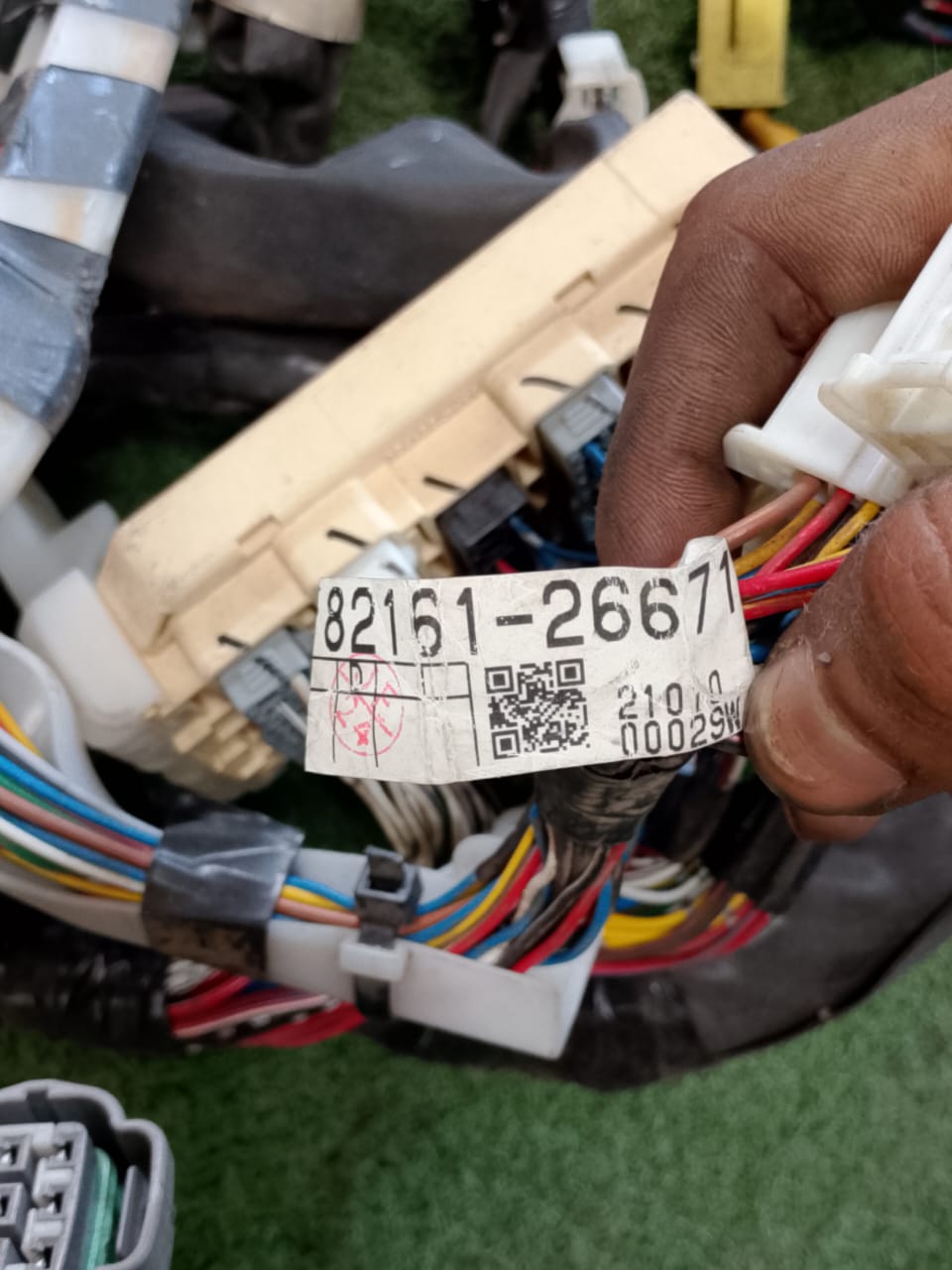 TOYOTA HIACE VAN FUSEBOX WIRING (82161-26671-D)