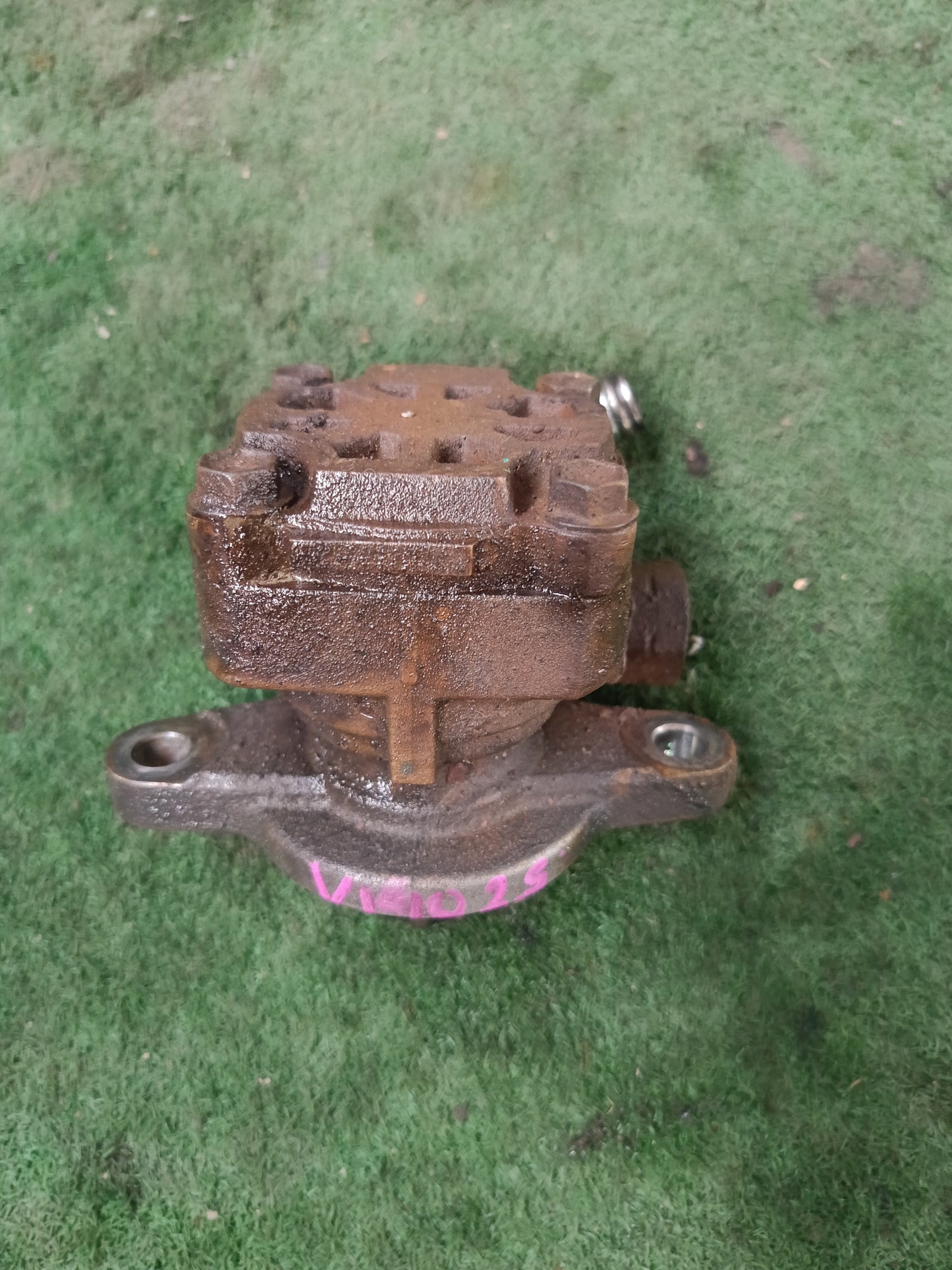 TOYOTA HILUX VIGO VNT 2.5 STEERING PUMP (SP0032)