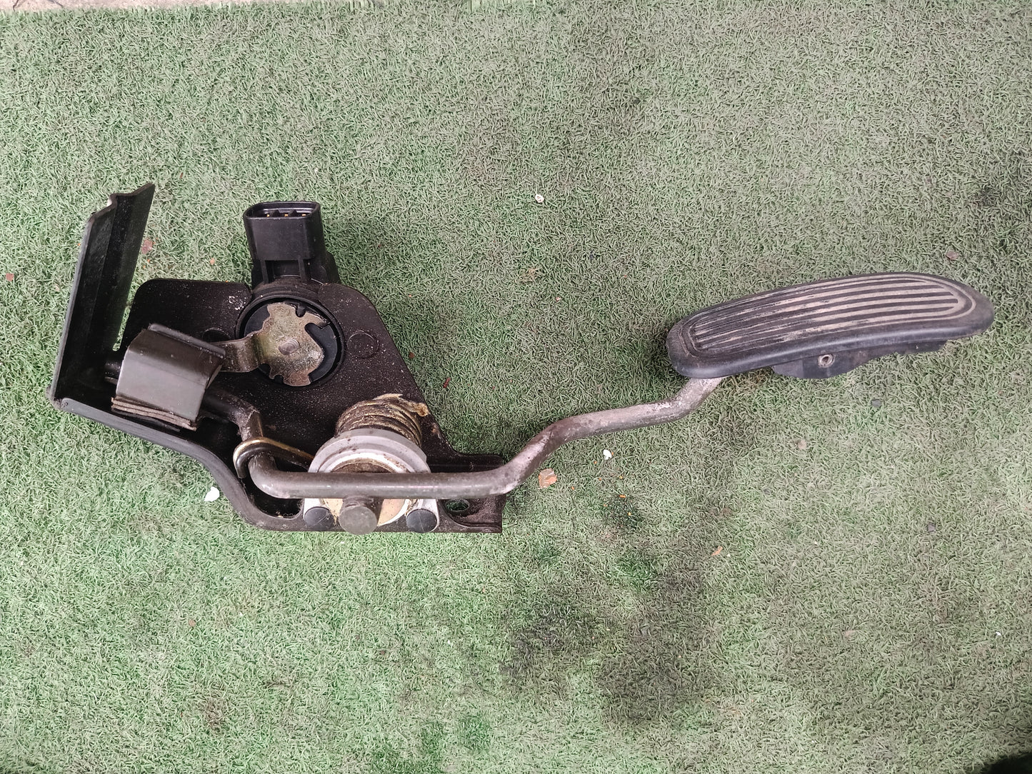 TOYOTA CAMRY PEDAL SENSOR (78010-33030)