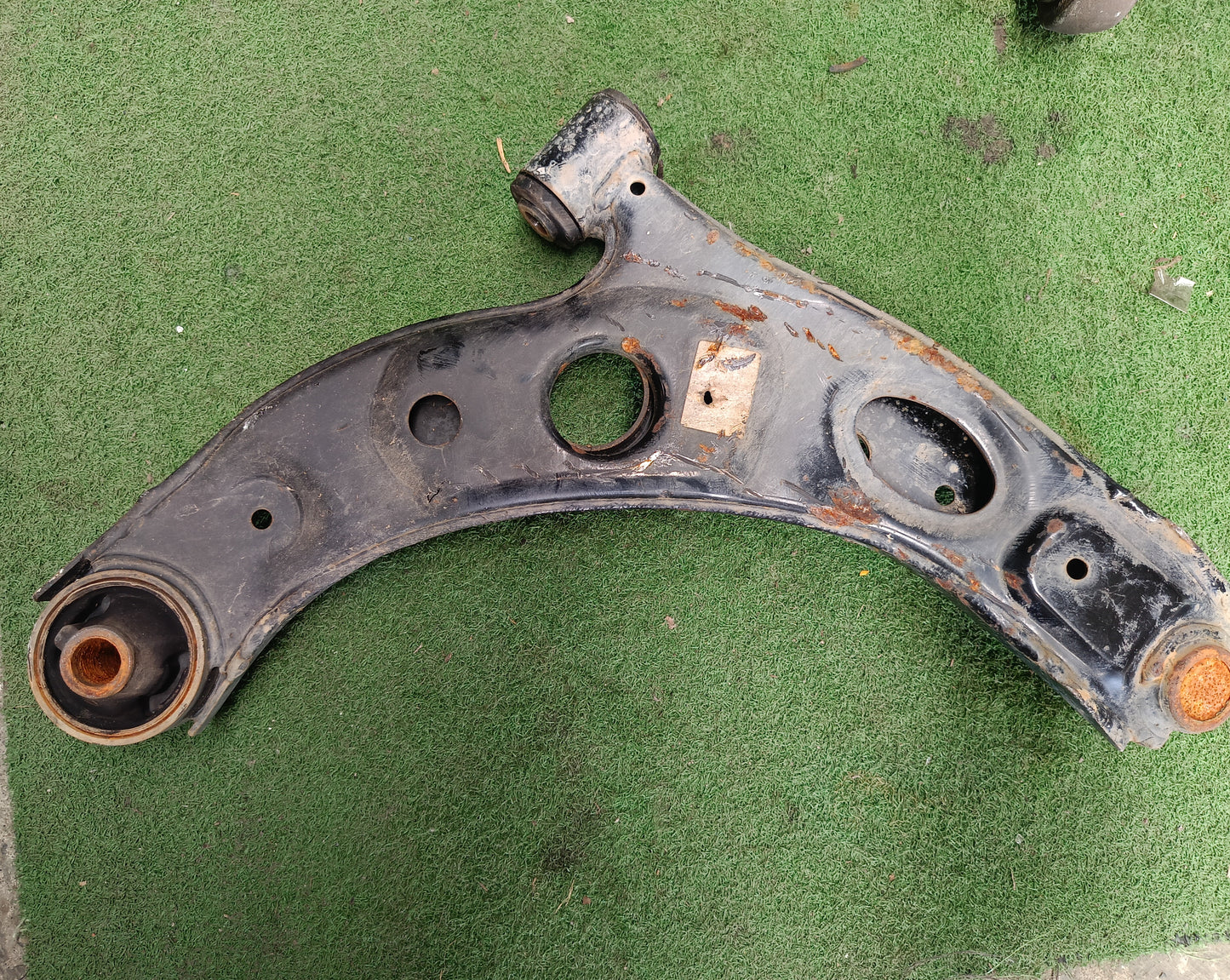 PERODUA MYVI K3 LOWER ARM LH (LAM056)