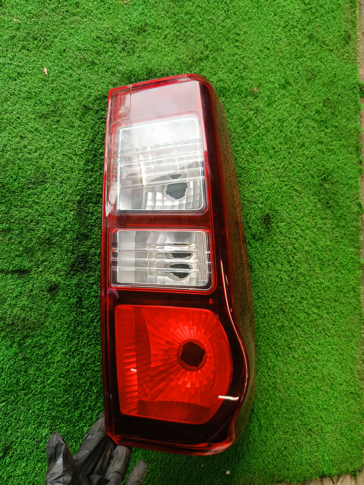 ISUZU DMAX VCROSS TAIL LAMP LH (TL00230)
