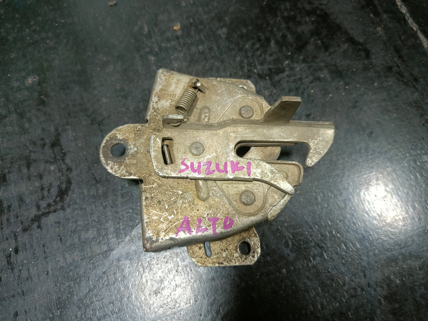 SUZUKI ALTO FRONT BONNET LOCK (BL00027)