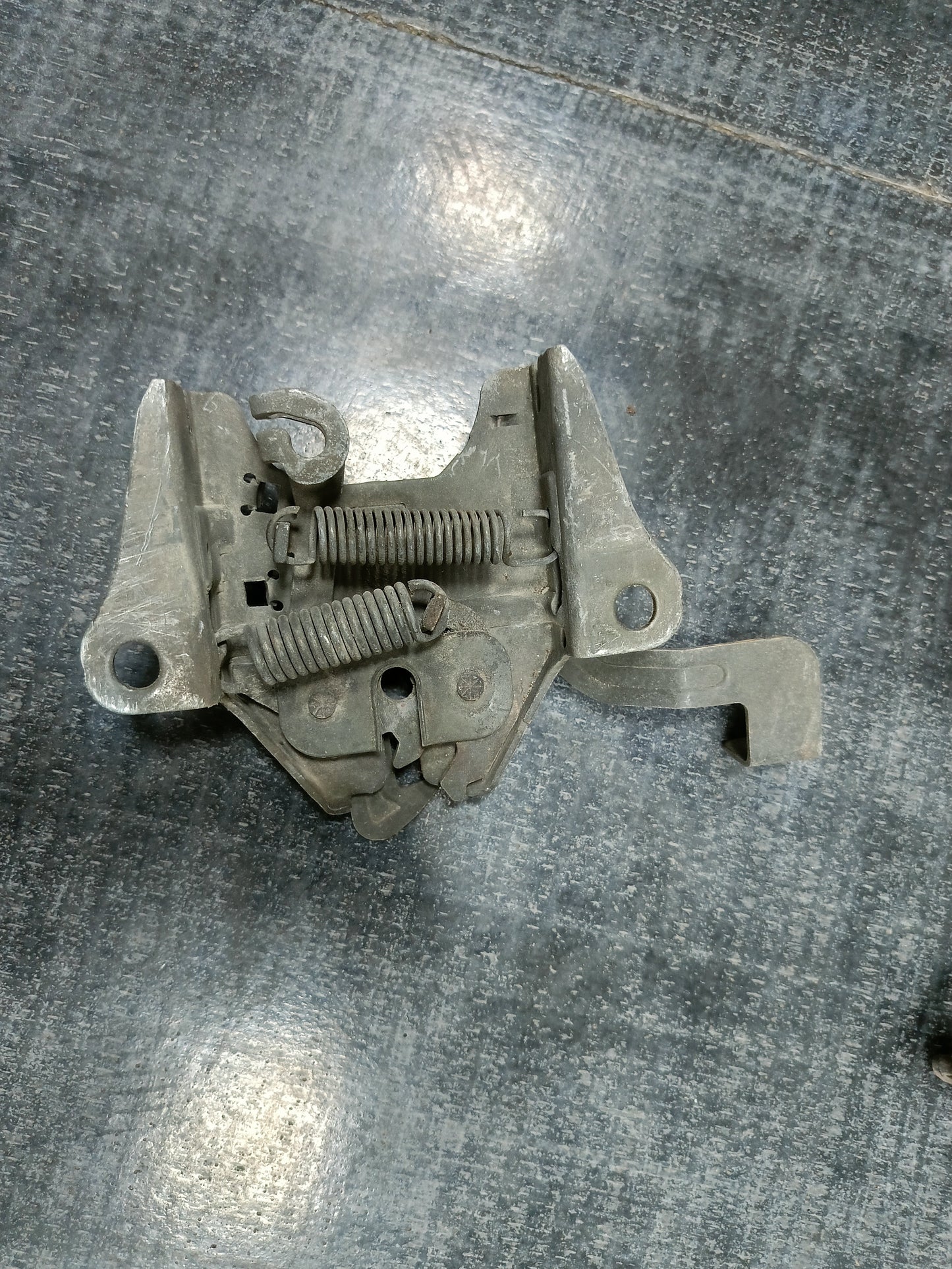 KIA SHUMA FRONT BONNET LOCK (BL00035)