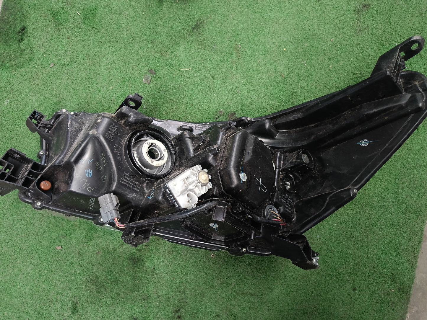 TOYOTA HILUX REVO HEAD LAMP RH (HL0031)