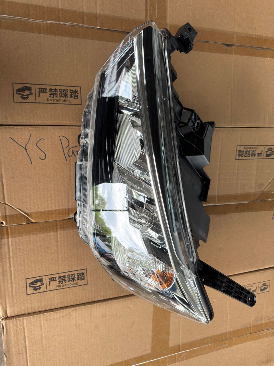 PERODUA BEZZA HEAD LAMP RH (NEW) (R50024117535) (A311000020)