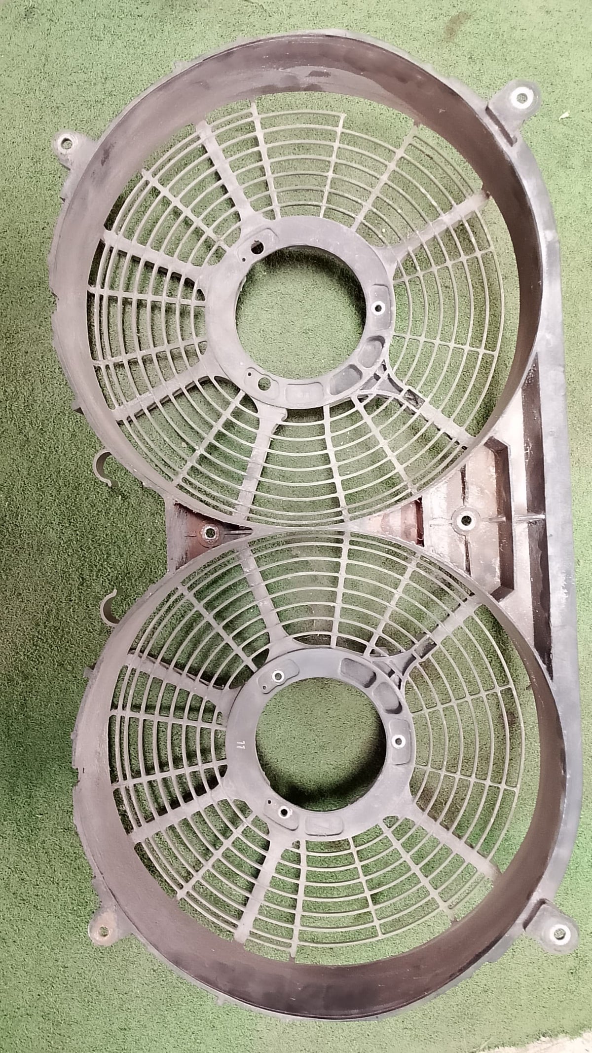NISSAN URVAN RADIATOR FAN HOUSING (FH0022)