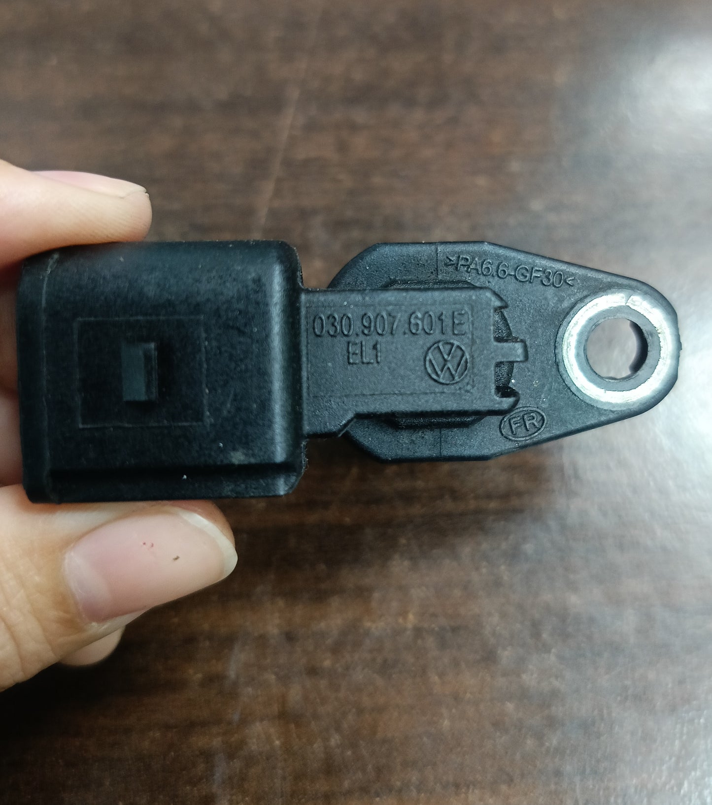 VOLKSWAGEN CAM SHAFT POSITION SENSOR (030907601E)