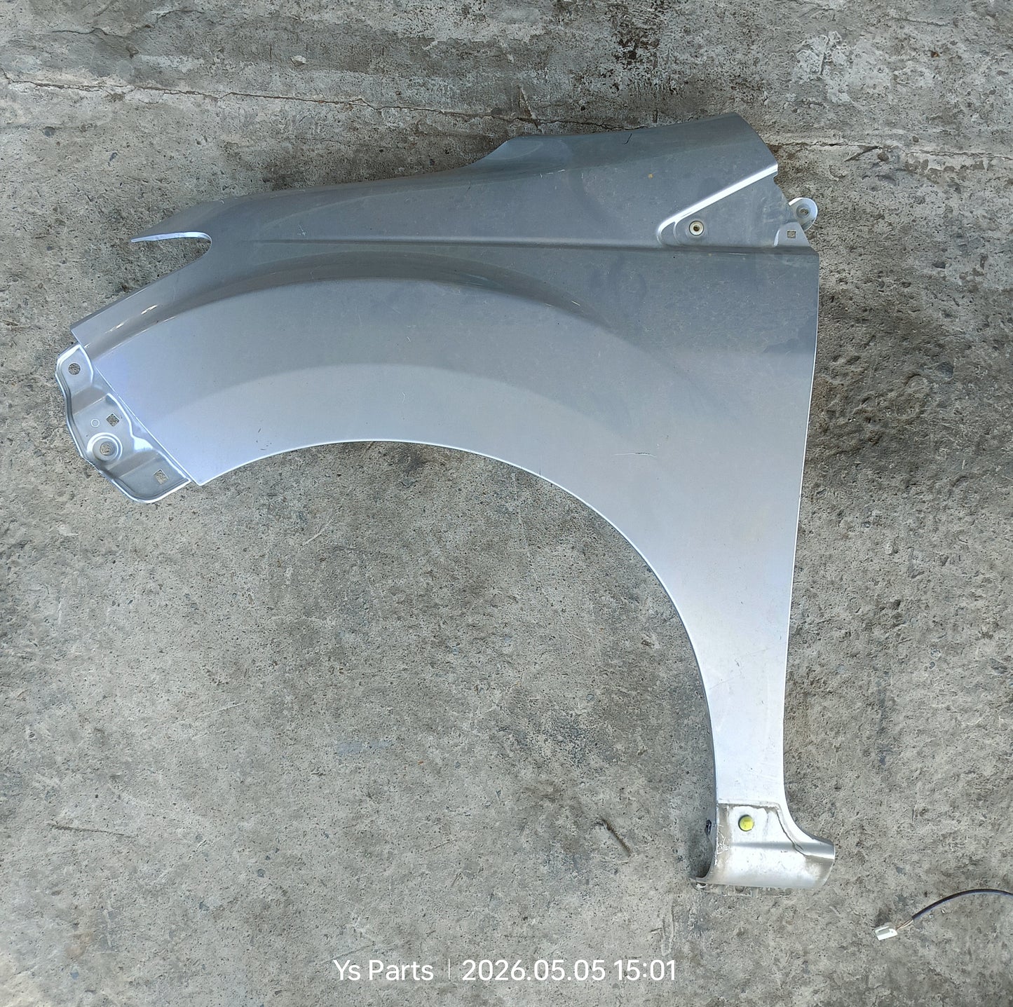 PERODUA BEZZA FRONT FENDER WITHOUT HOLE SILVER (FFWH093)