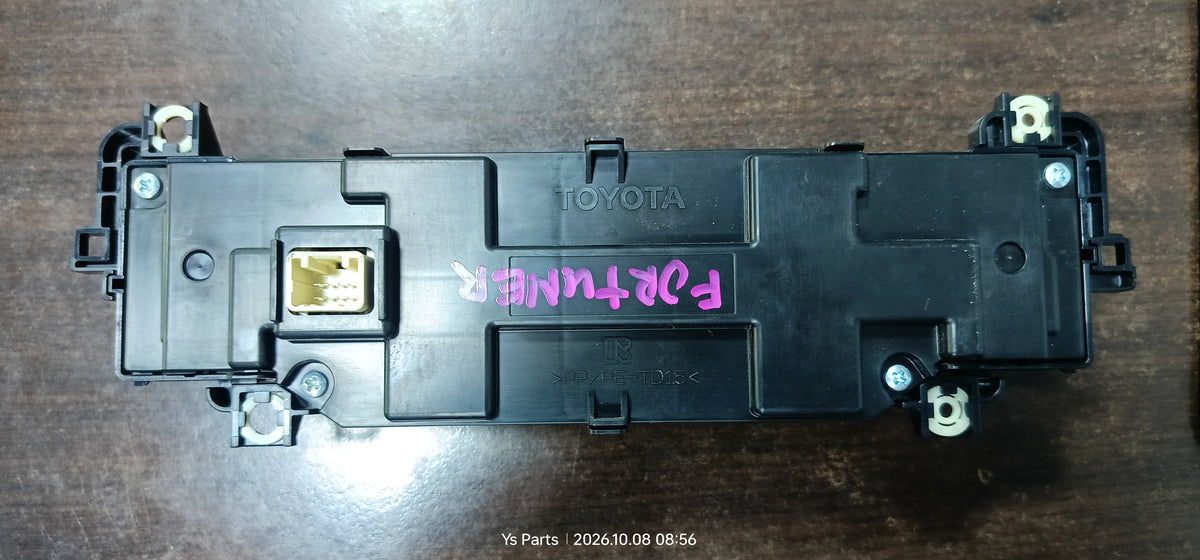 TOYOTA FORTUNER AIRCOND SWITCH PANEL (55300-0KF10)