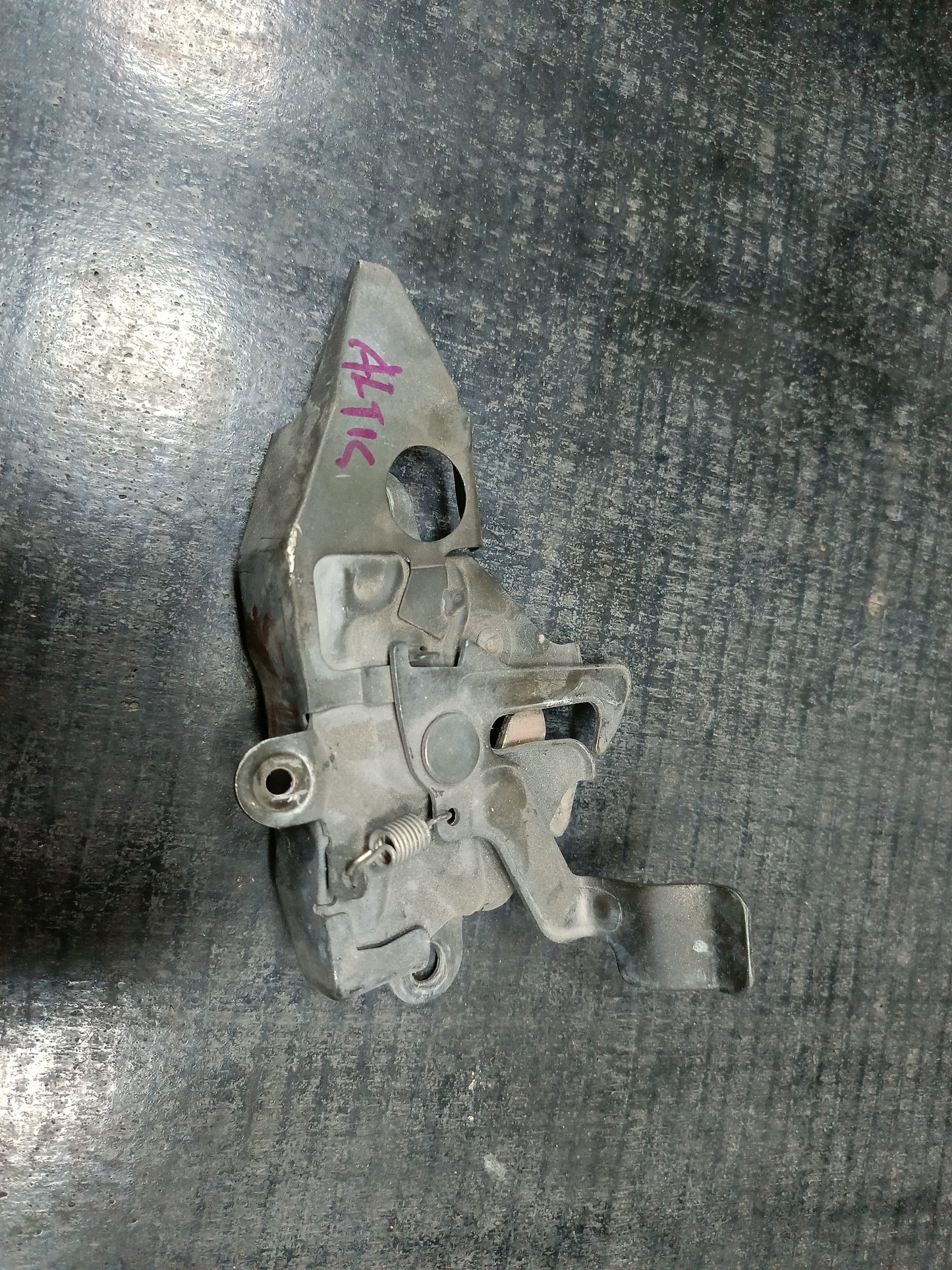 TOYOTA ALTIS 2001 FRONT BONNET LOCK (BL00033)