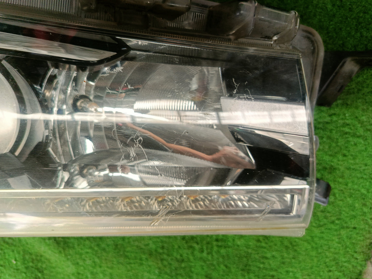 TOYOTA HILUX REVO HEAD LAMP LH (THAI) (HL0126)