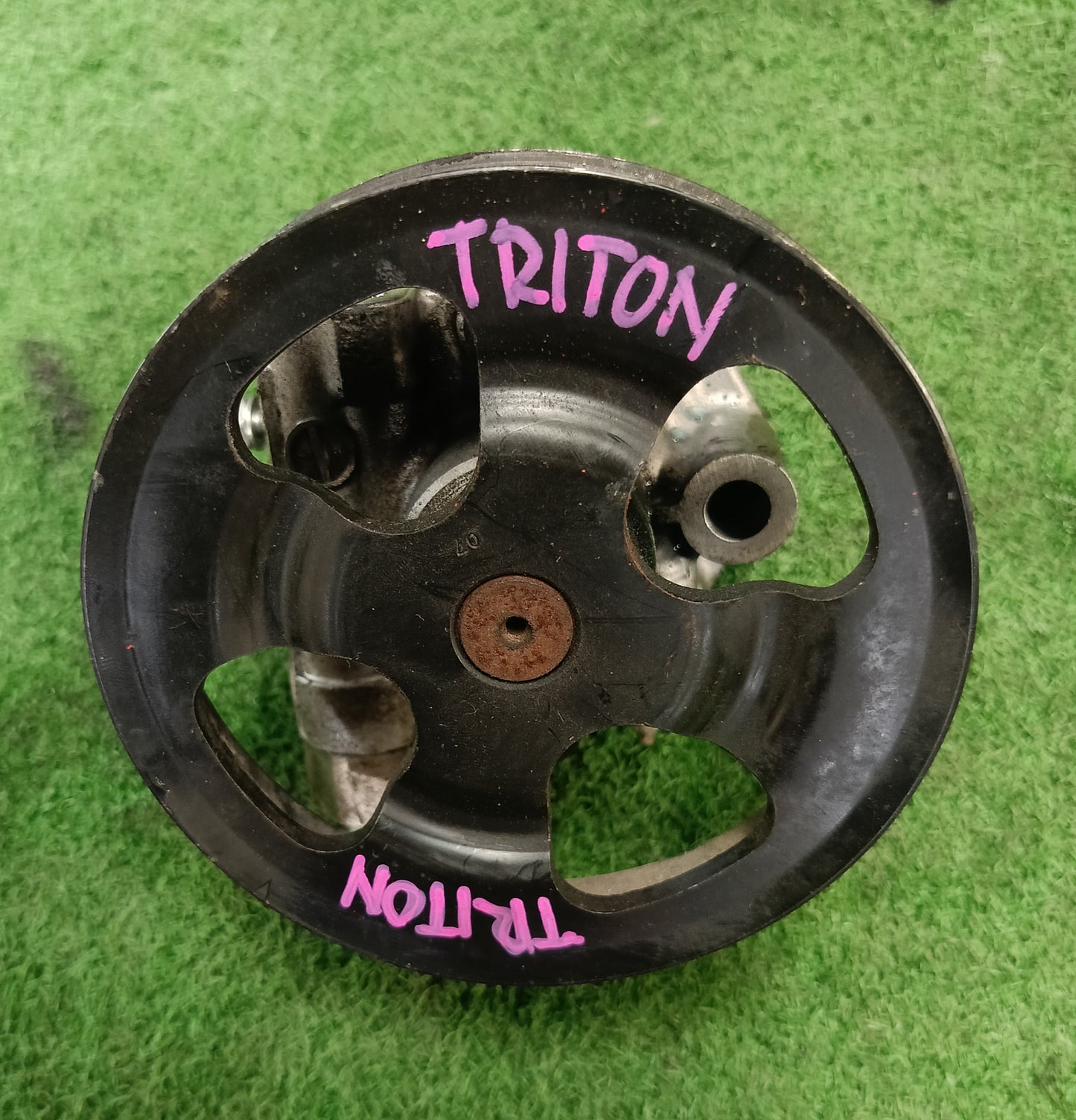 MITSUBISHI TRITON STEERING PUMP (SP0035)