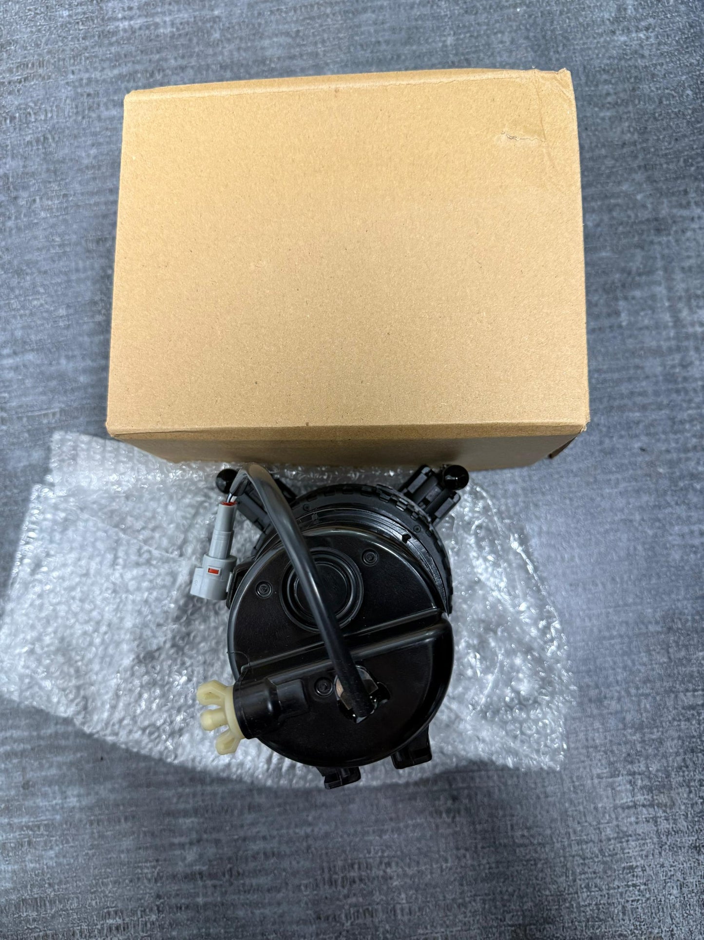 TOYOTA HILUX KUN25 FUEL FILTER HOUSING DIESEL HAND PUMP WITH FILTER (CURVED) (HP00002)
