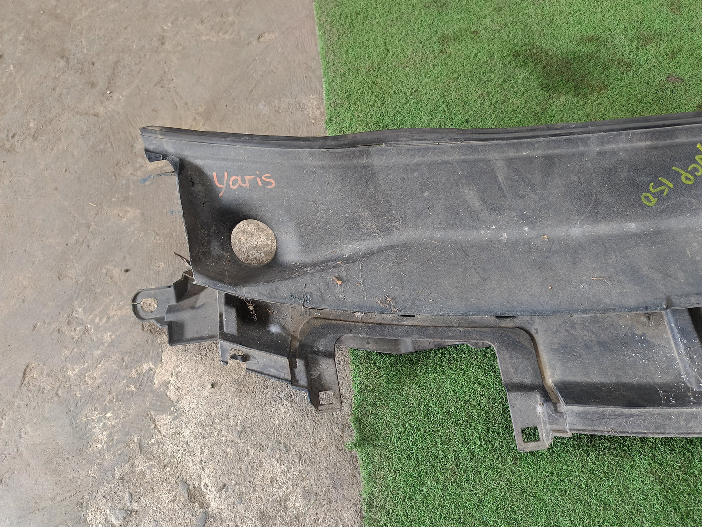 TOYOTA VIOS NCP150 / YARIS WIPER GRILLE LH/RH SET (55781-0D350)