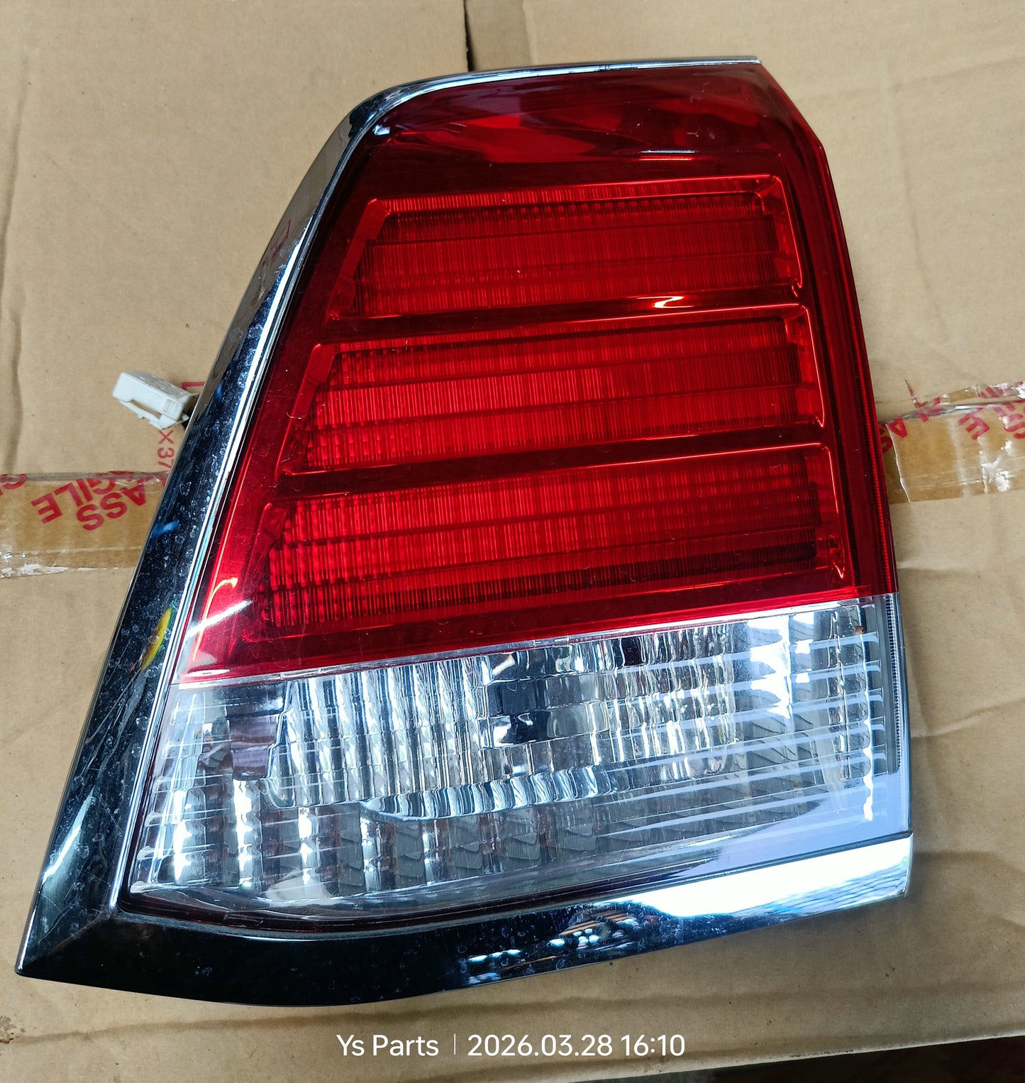 TOYOTA SUPER KING INNER TAIL LAMP RH (81590-60315) (TAIWAN)
