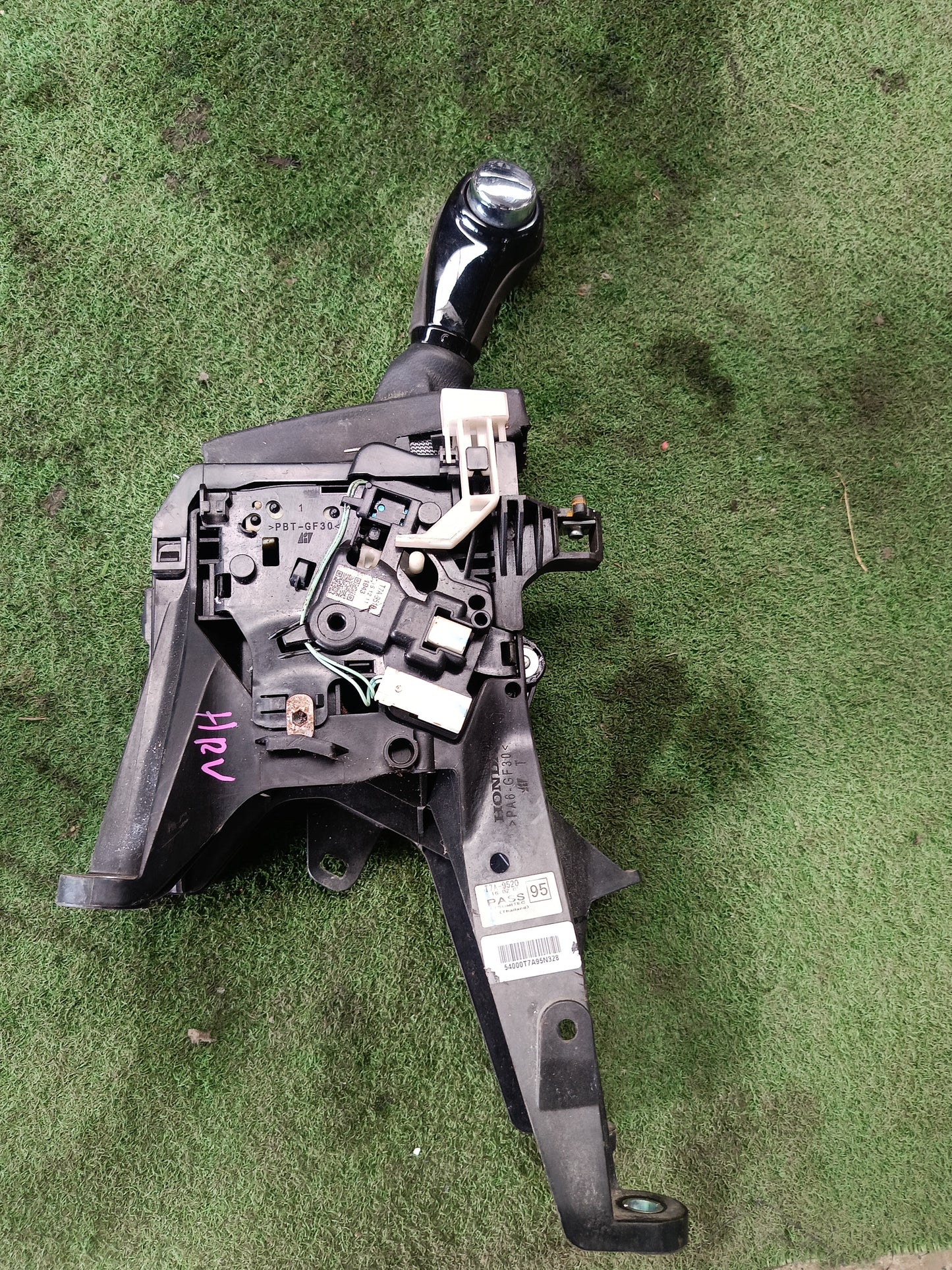 HONDA HRV GEAR LEVEL (T7A-9520)