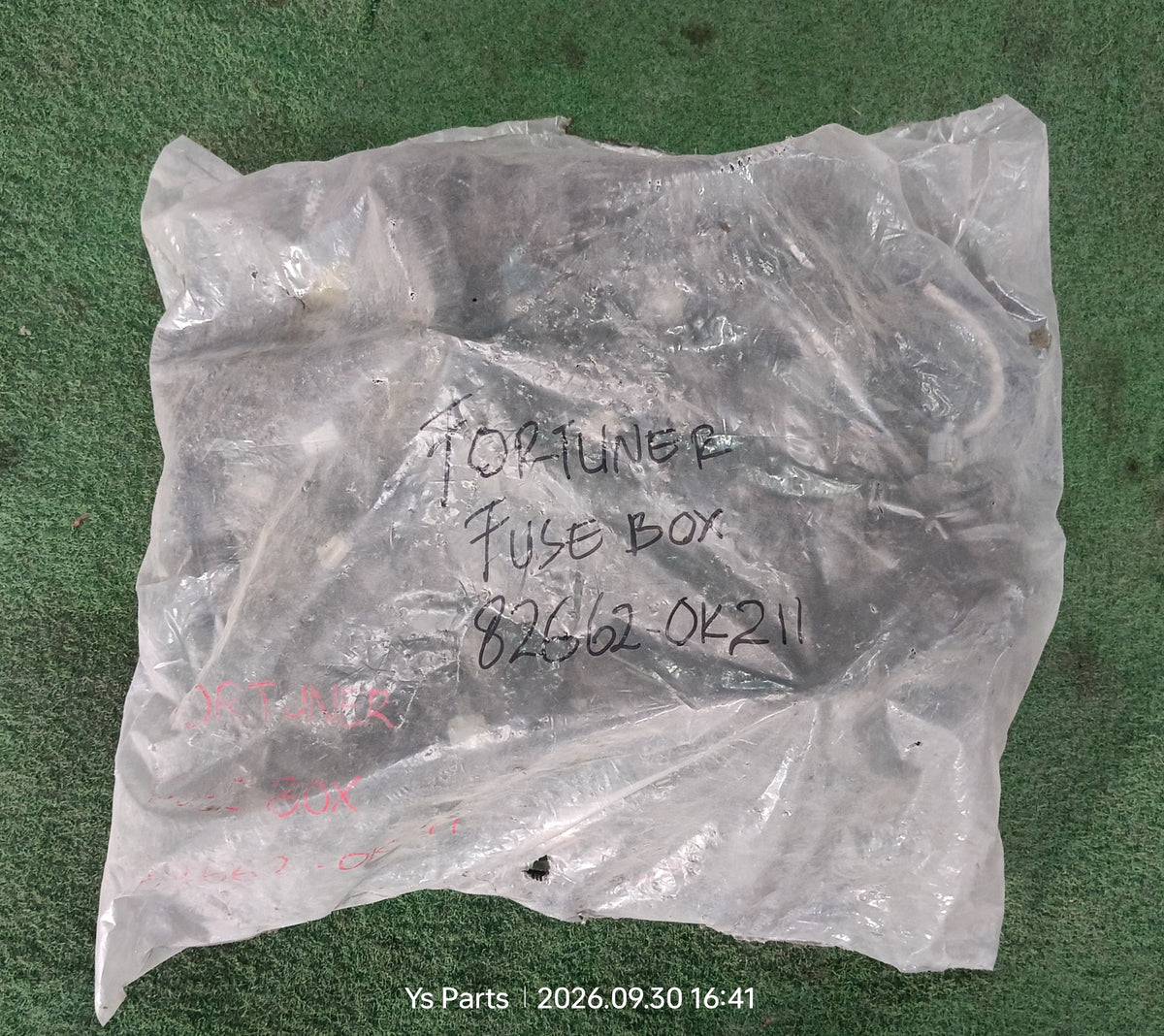 TOYOTA FORTUNER FUSEBOX WIRING (82662-0K211)