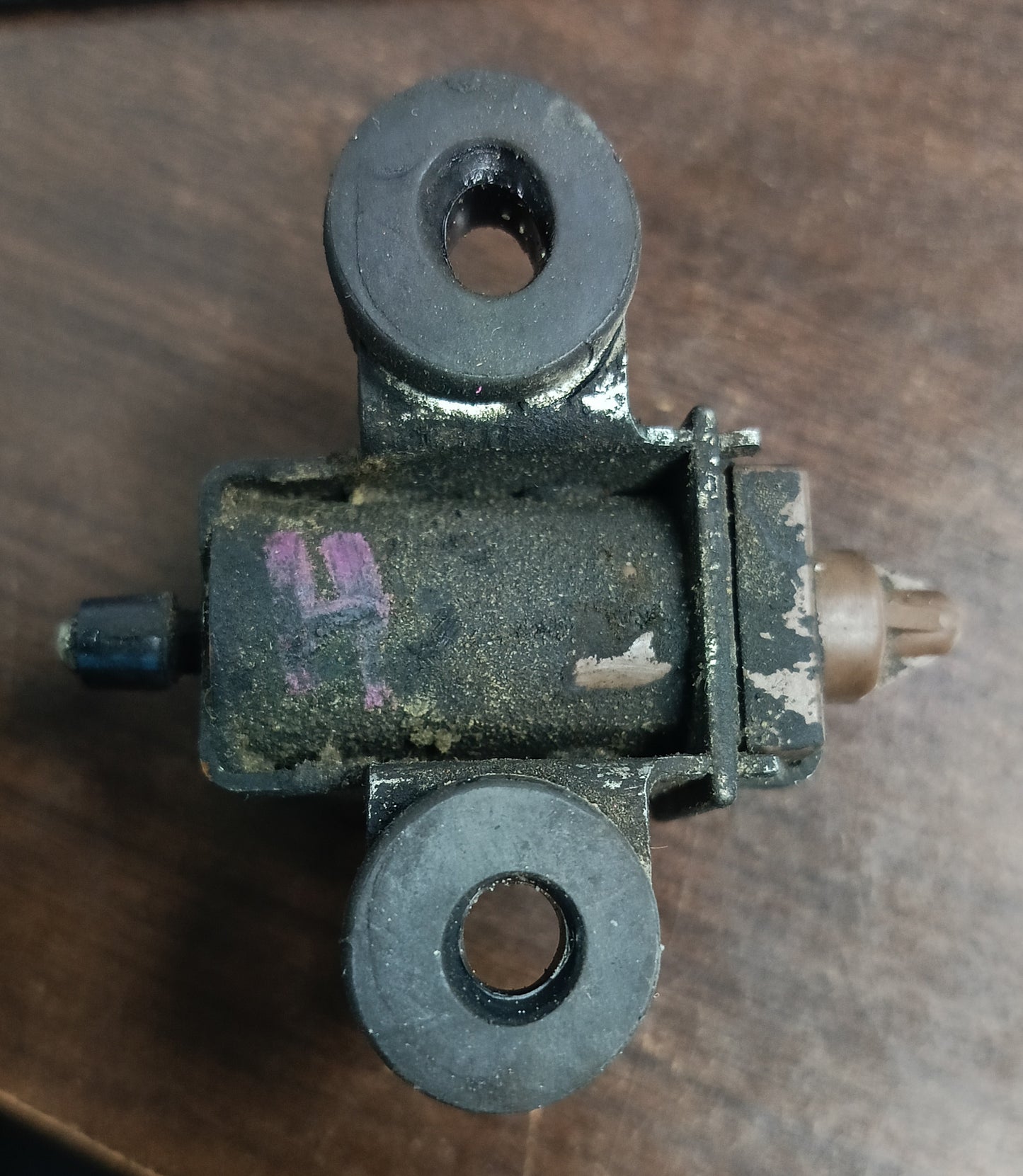 TOYOTA HILUX VACUUM VALVE SWITCH (25819-30090)