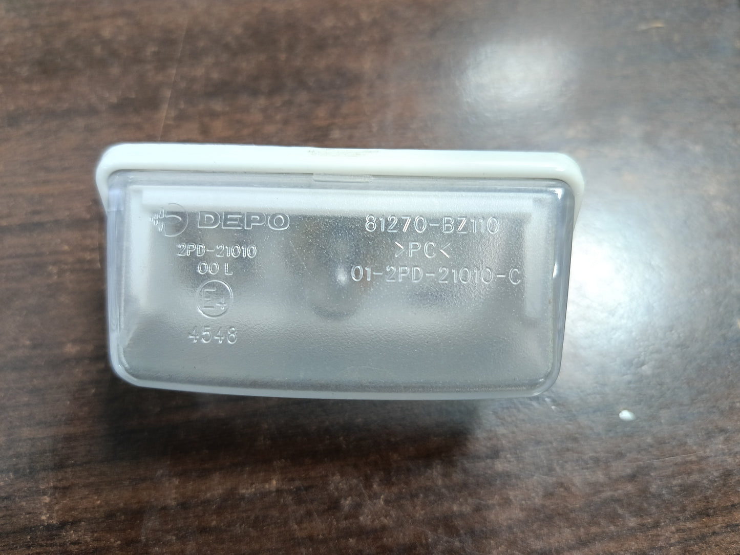 PERODUA ARUZ/BEZZA/VIVA/KELISA & TOYOTA AVANZA REAR NUMBER PLATE LAMP ASSY (81270-BZ110)