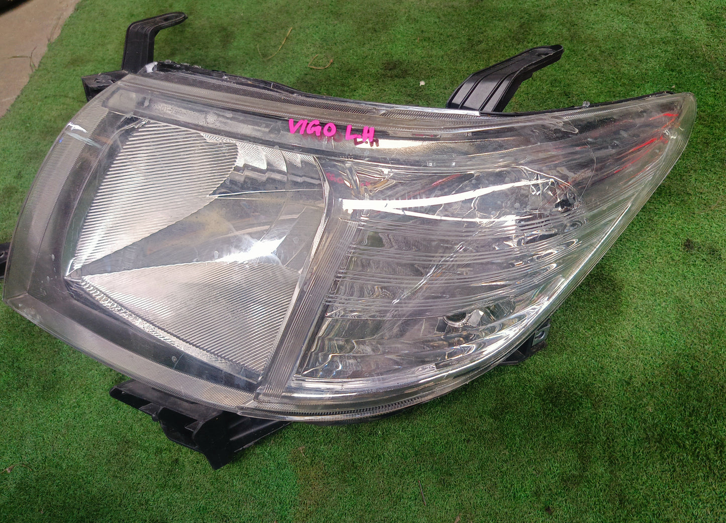 TOYOTA HILUX VIGO HEAD LAMP LH (HL0107)