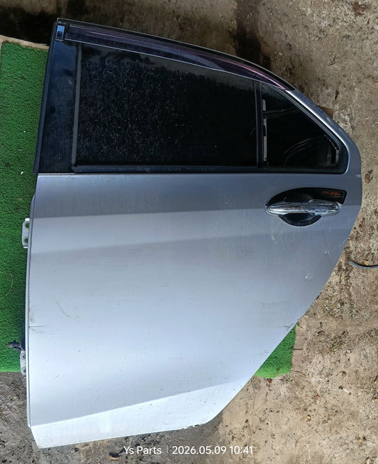 PERODUA BEZZA DOOR PANEL COMPLETE RLH SILVER (DP00316)