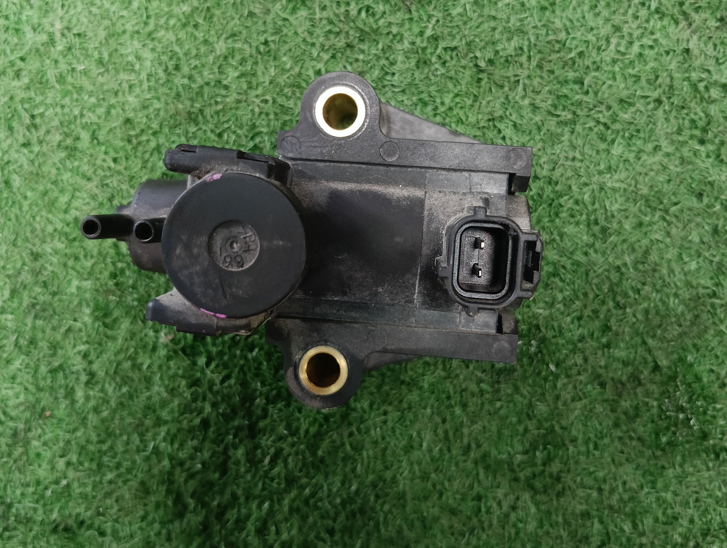 MITSUBISHI TRITON VACUUM SOLENOID VALVE (8657A126)