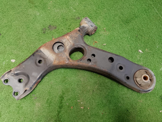 TOYOTA PRIUS LOWER ARM RH (U) (LAM053)
