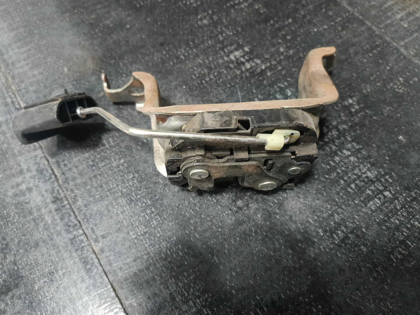 TOYOTA YARIS TAILGATE LOCK BL00010