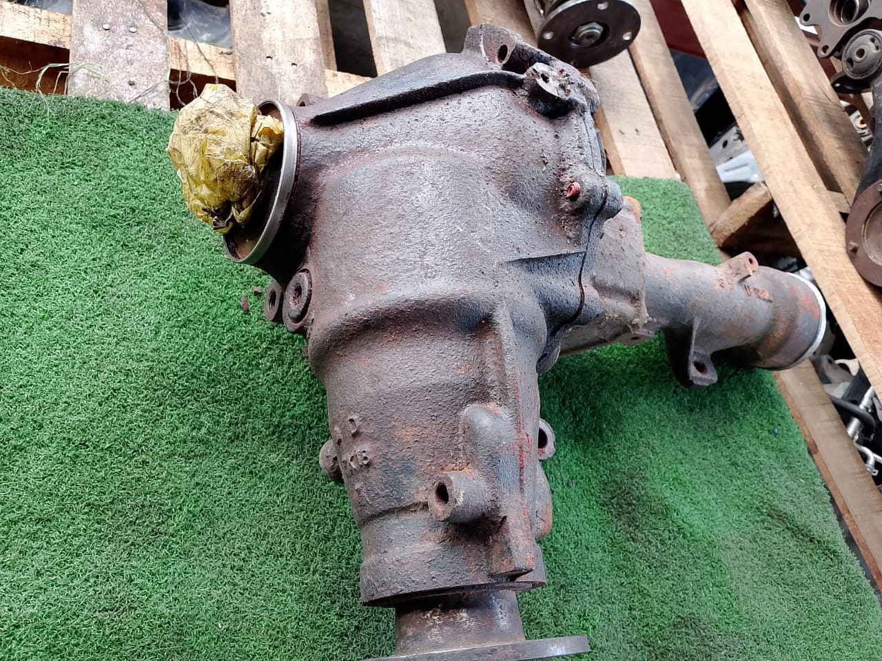 TOYOTA HILUX REVO FRONT AXLE (FA00005)