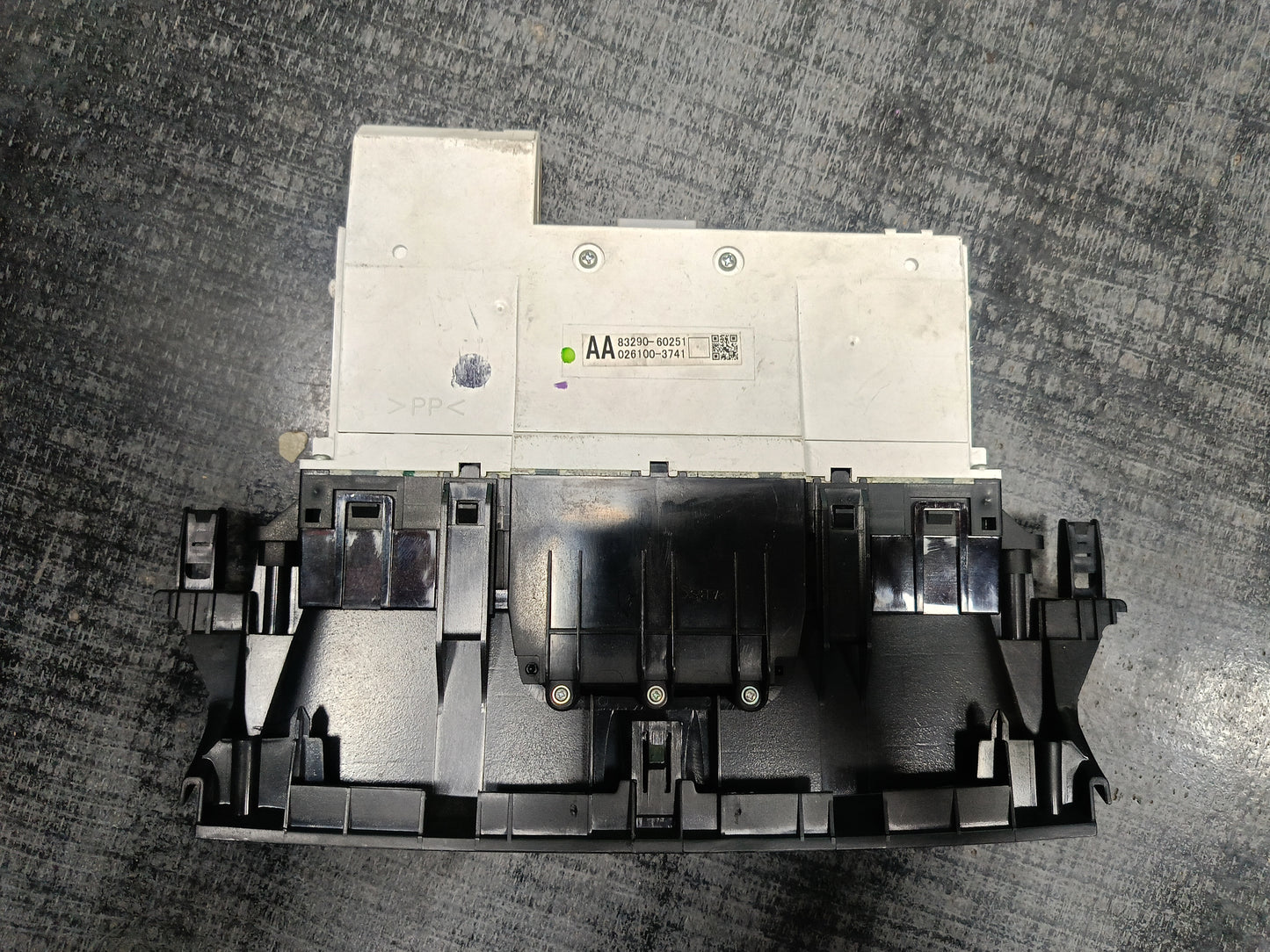 TOYOTA LAND CRUISER PRADO J12 RADIO MULTI DISPLAY (83290-60251)