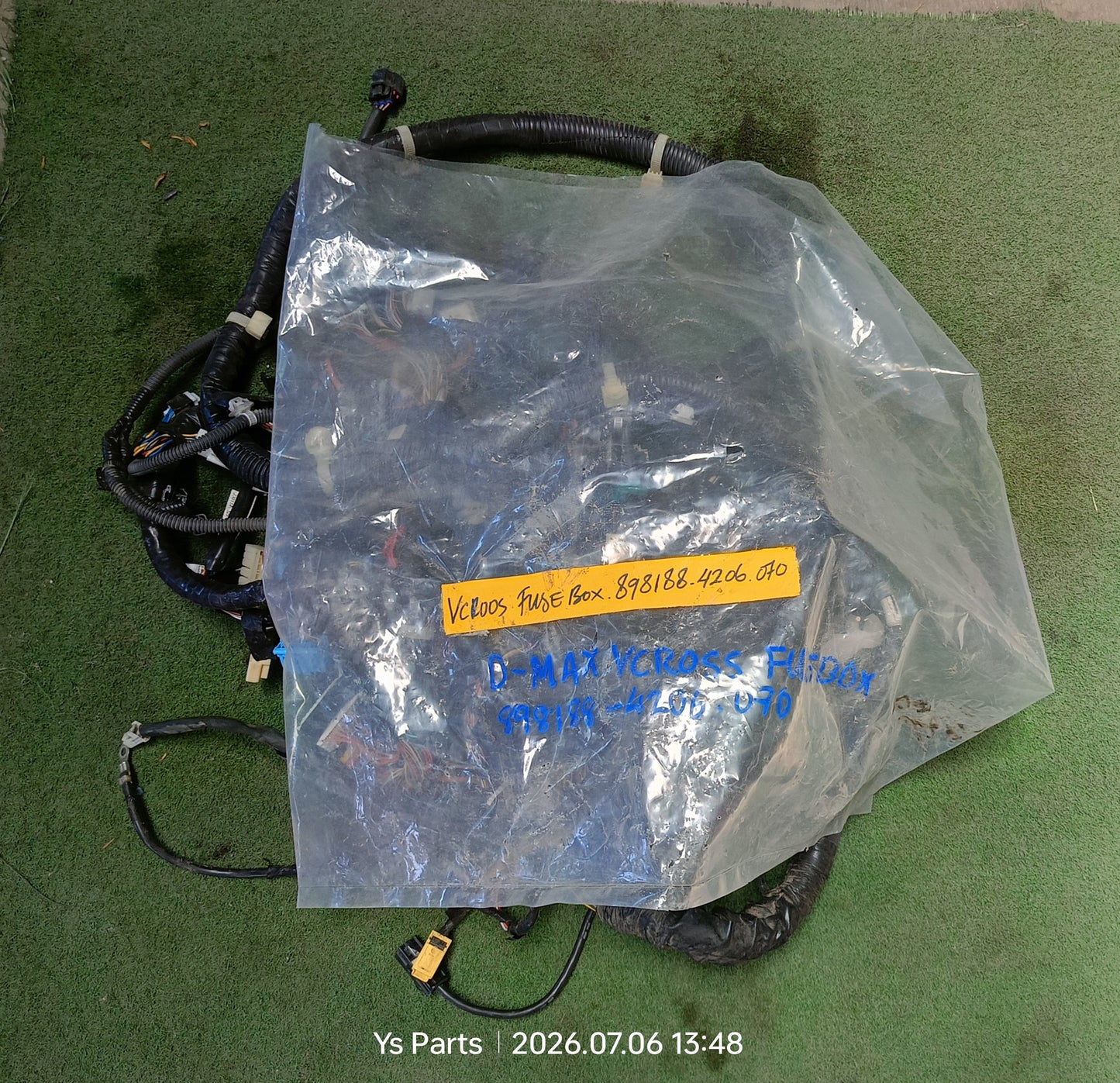 ISUZU DMAX VCROSS FUSEBOX WIRING (898188-4206-070)